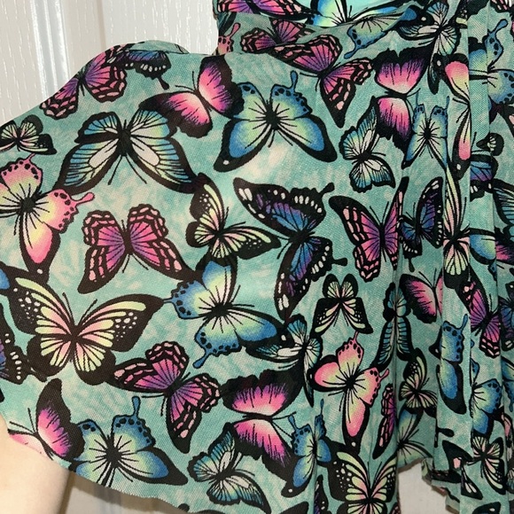 🩵3/$20🩵 BUTTERFLY MESH CRISS CROSS TANK TOP - Picture 4 of 7